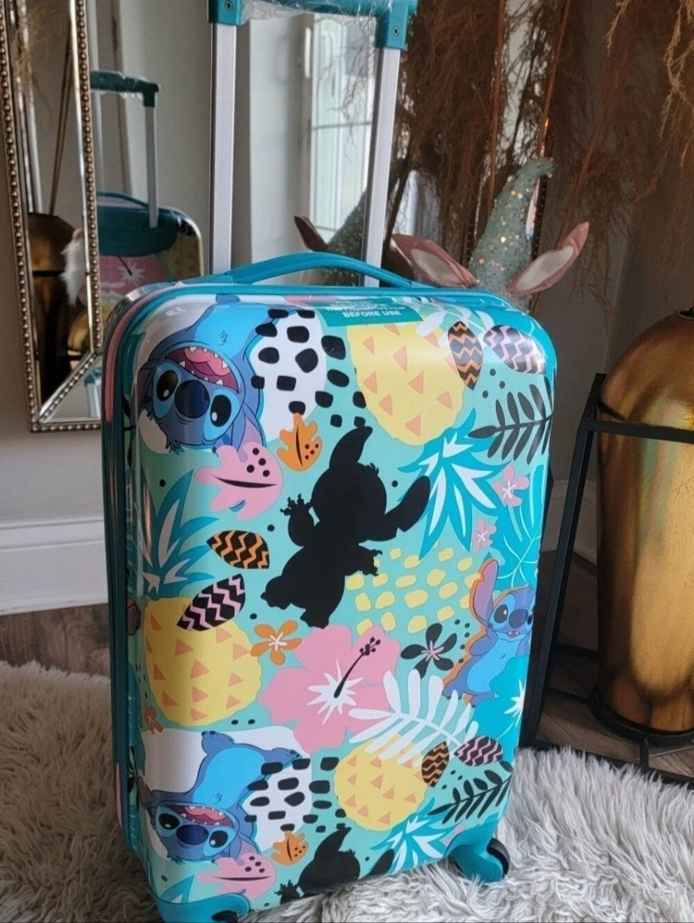 Disney's Lilo & Stich  Hardside Spinner Luggage 20inch carry-on New
